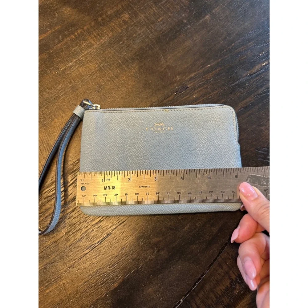 Coach Corner Zip Wristlet Light‎ Blue Crossgrain Leather 58032 Gold Logo